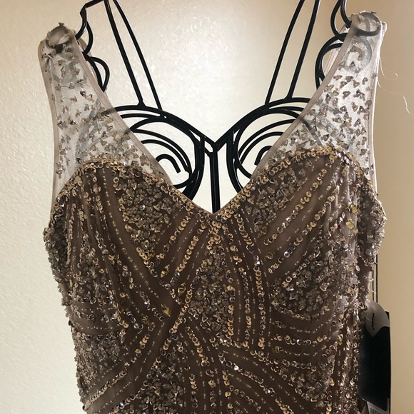 Beautiful Dress π π - Picture 2 of 8